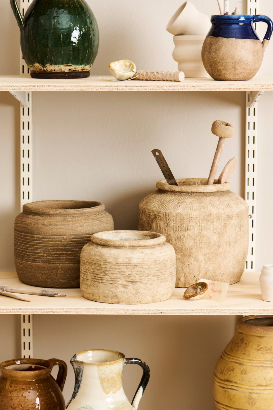 Potte m/riller på midten lys sand