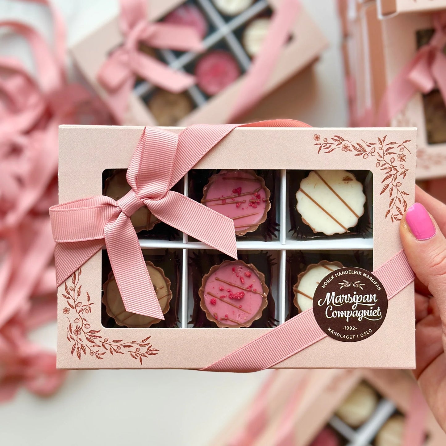 Rosa Konfekteske - Marsipan Petit Four
